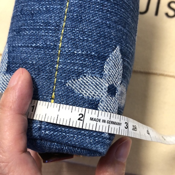 LIKE NEW 🌸🌸 RARE 🌸🌸 Louis Vuitton Denim Pouch - Picture 12 of 14